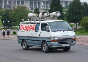 Ein Lautsprecherwagen in Nordkorea