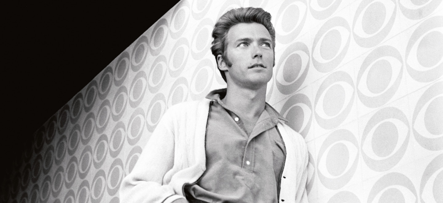 schwarz-weißes Porträt von jungem Clint Eastwood