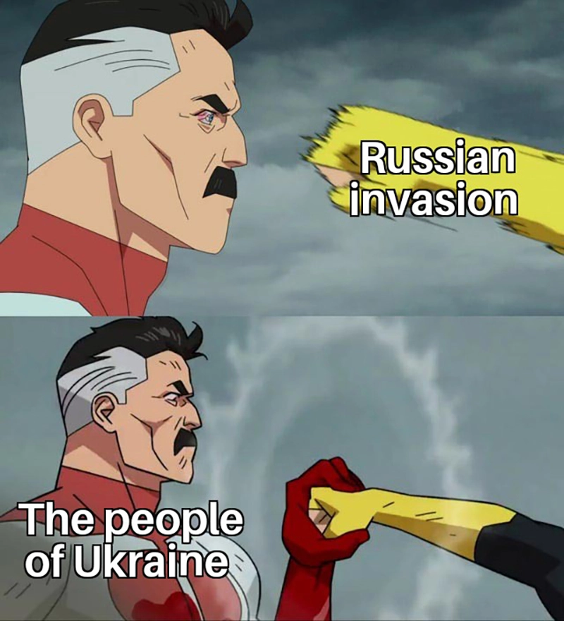 Meme: Eine Faust mit der Aufschrift "Russian Invasion" will in ein Gesicht schlagen, wird jedoch von einer Faust davon abgehalten mit der Aufschrift "The people of Ukraine"