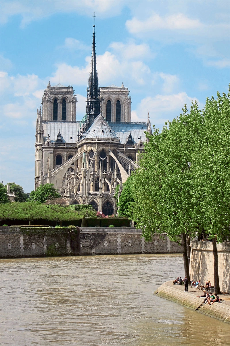 Notre-Dame, Blick auf die noch unversehrte Kathedrale