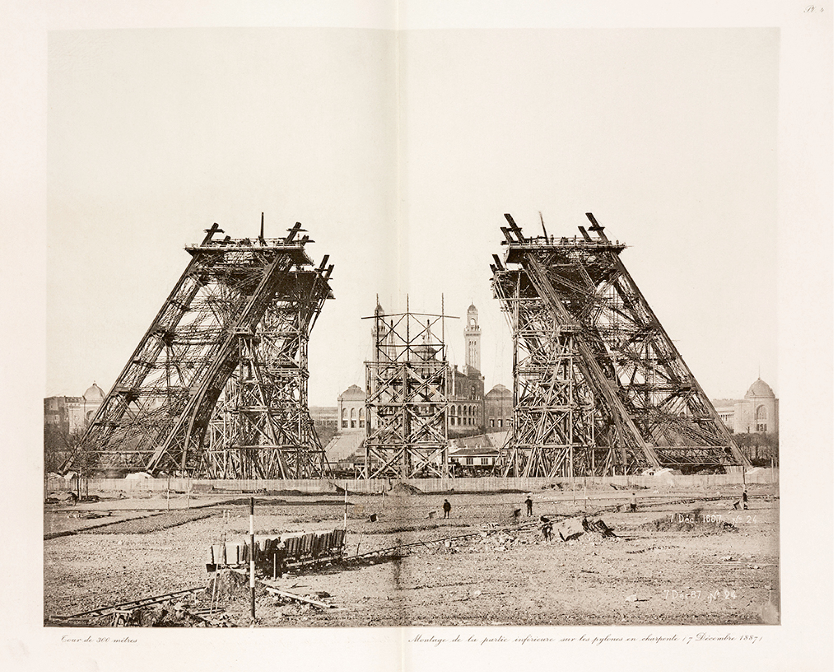 Eisenpfeiler des Pariser Eiffelturms