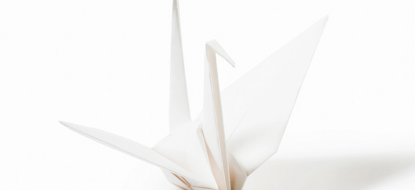 Origami weißer Papierkranich Japan