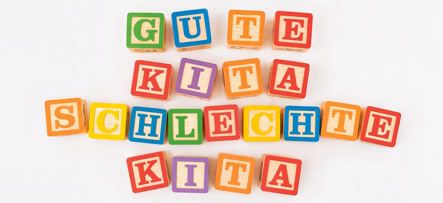 Überschrift in bunten Spielklötzen