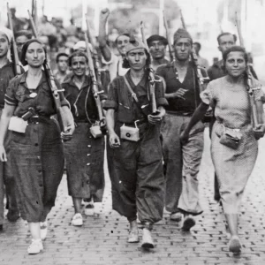 Schwarz-Weiß-Foto von republikanisch Kämpfenden im Spanischen Bürgerkrieg. Foto: Photo12/Universal Images Group/Getty Images