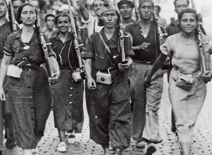 Schwarz-Weiß-Foto von republikanisch Kämpfenden im Spanischen Bürgerkrieg. Foto: Photo12/Universal Images Group/Getty Images