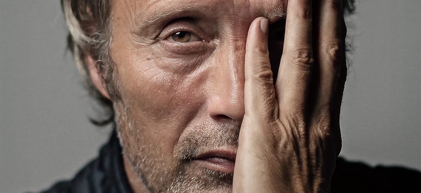 Porträt des dänischen Schauspielers Mads Mikkelsen.