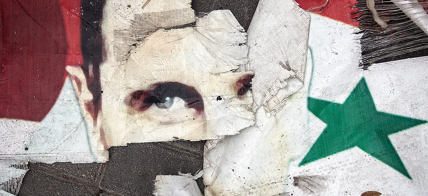 Zerrissene Flagge aus der Assad-Diktatur.