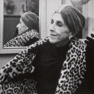 Schwarz-Weiß-Foto der Dänin Karen Blixen.