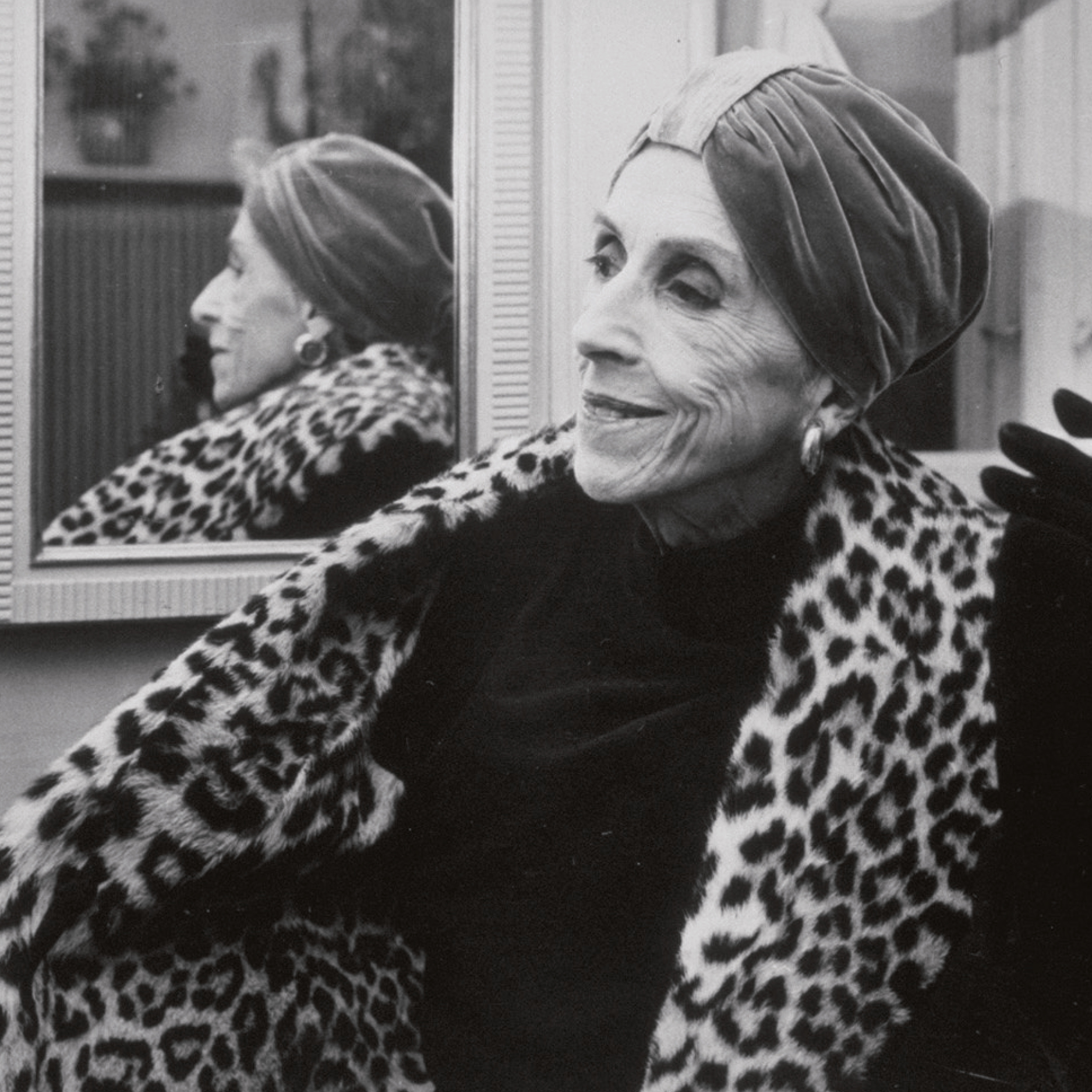 Schwarz-Weiß-Foto der Dänin Karen Blixen.