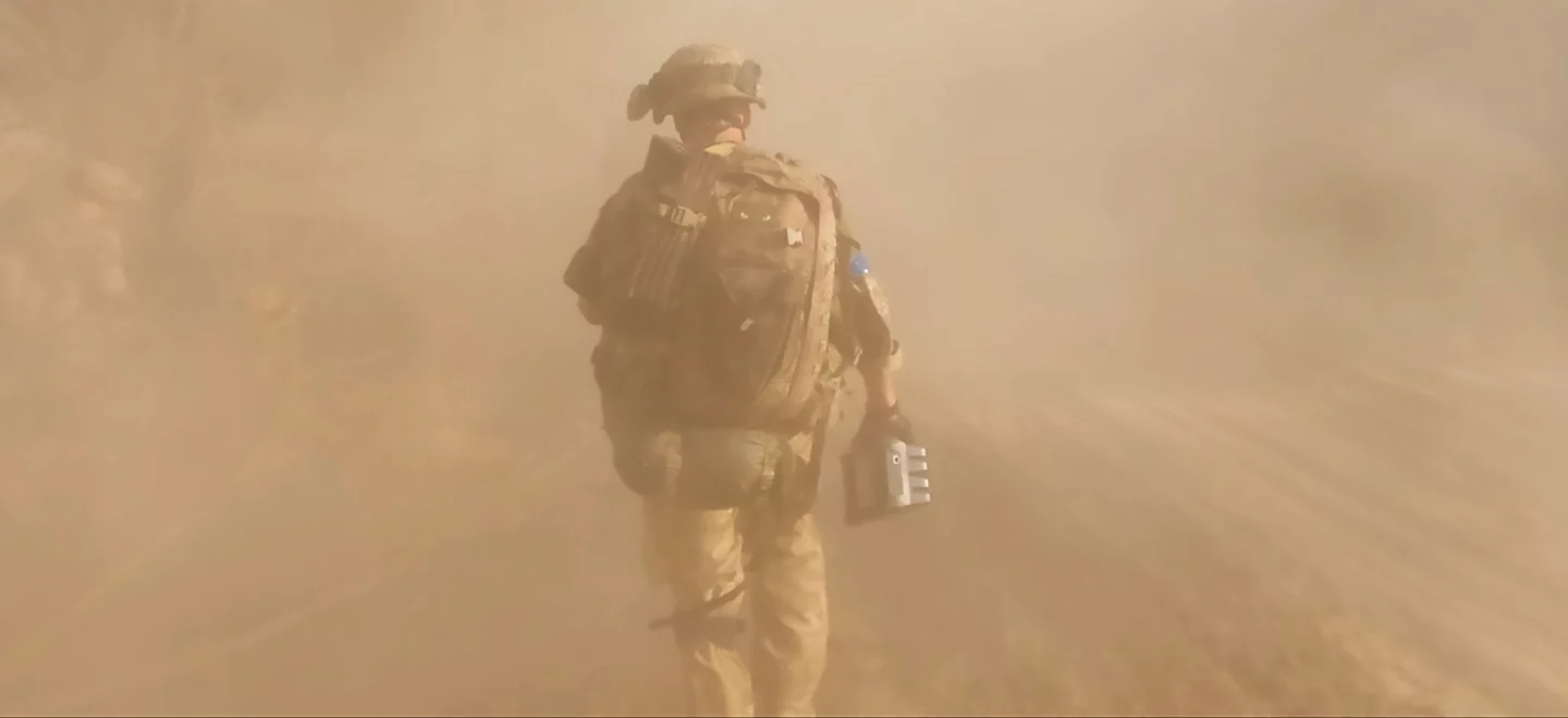 Ein Soldat im Nebel.