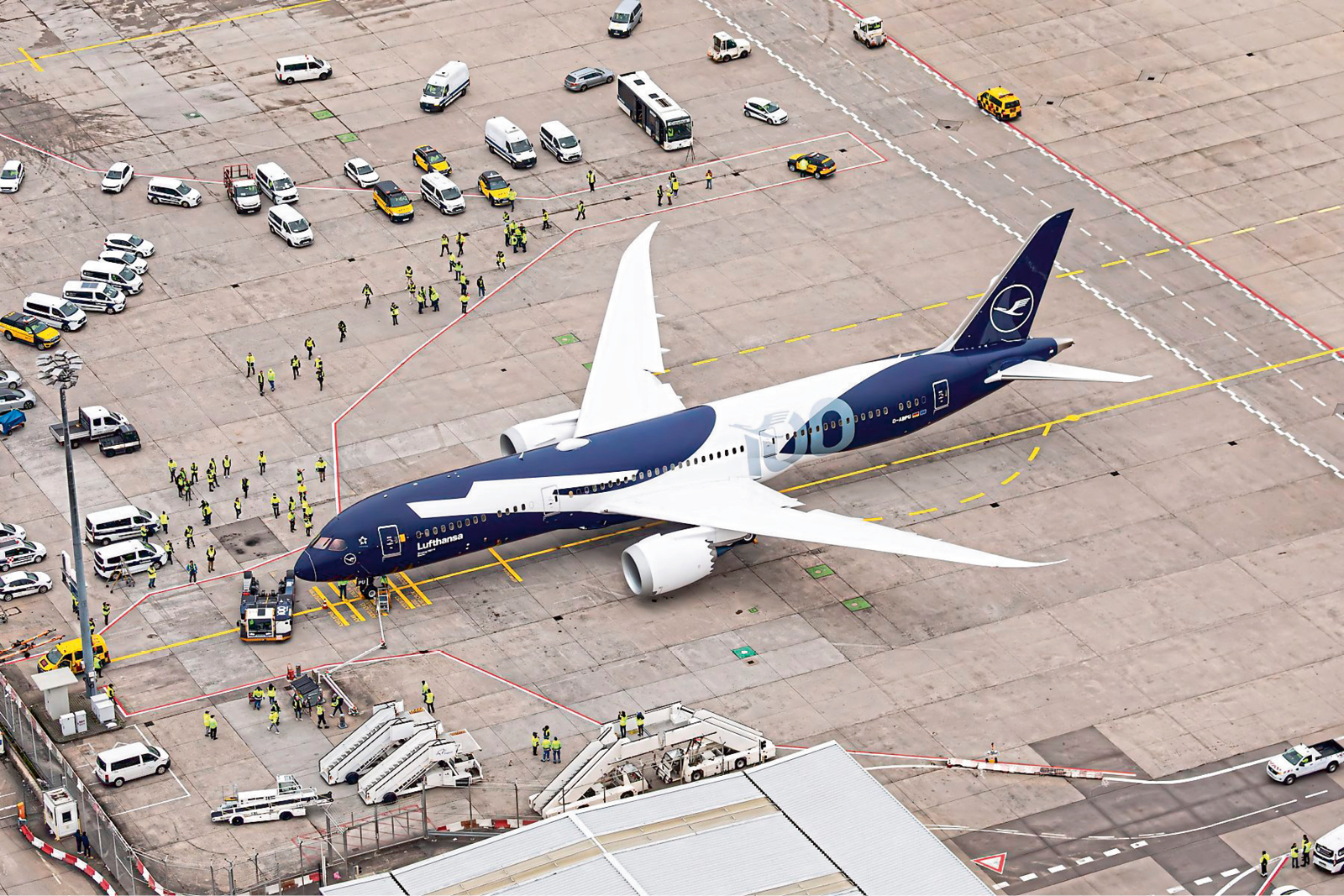 Lufthansas neue Boeing 787-9 in Jubiläumsfarben