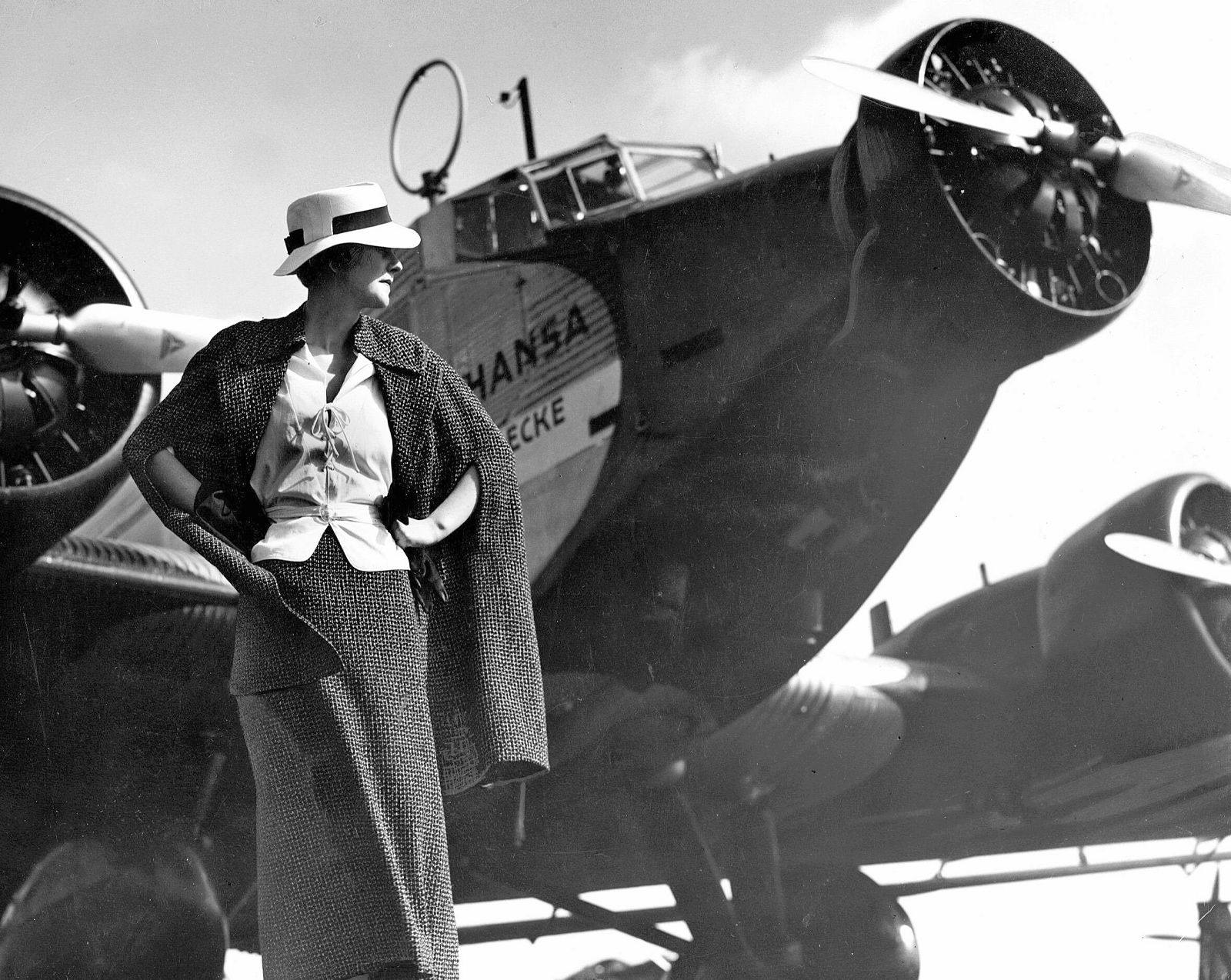 Ein Mode-Shooting vor historischem Flieger