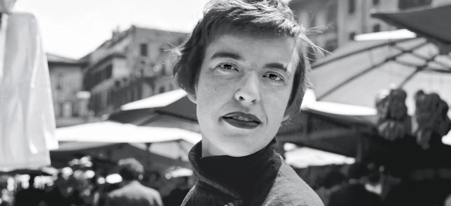 Porträt von Ingeborg Bachmann in schwarz-weiß