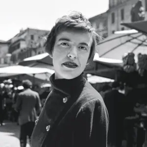 Porträt von Ingeborg Bachmann in schwarz-weiß