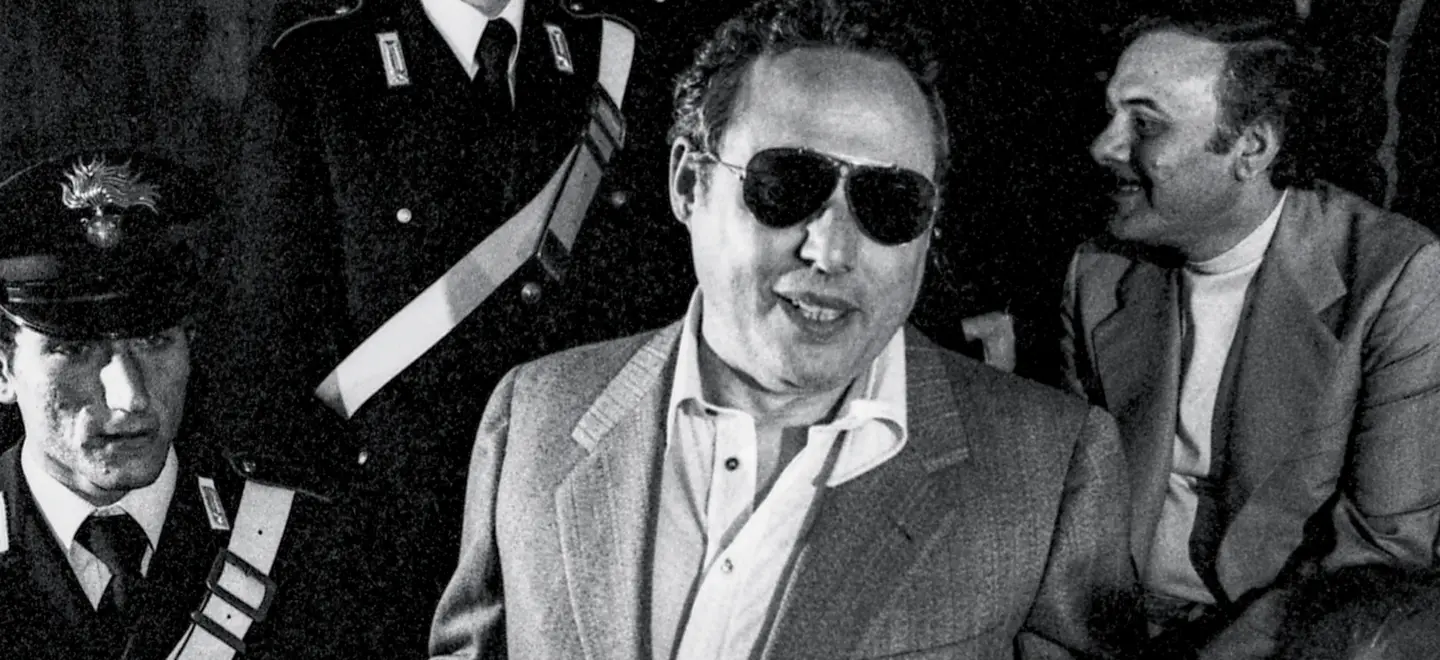 Gangster: Luciano Liggio, führendes Mitglied der sizilianischen Mafia, umgeben von Carabinieri, 1976