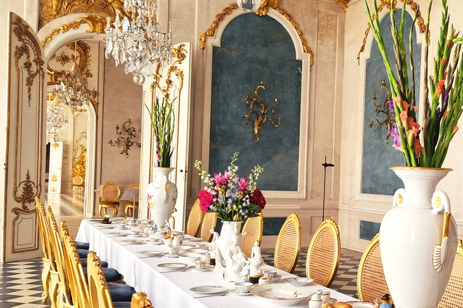 Eine gedeckte Tafel