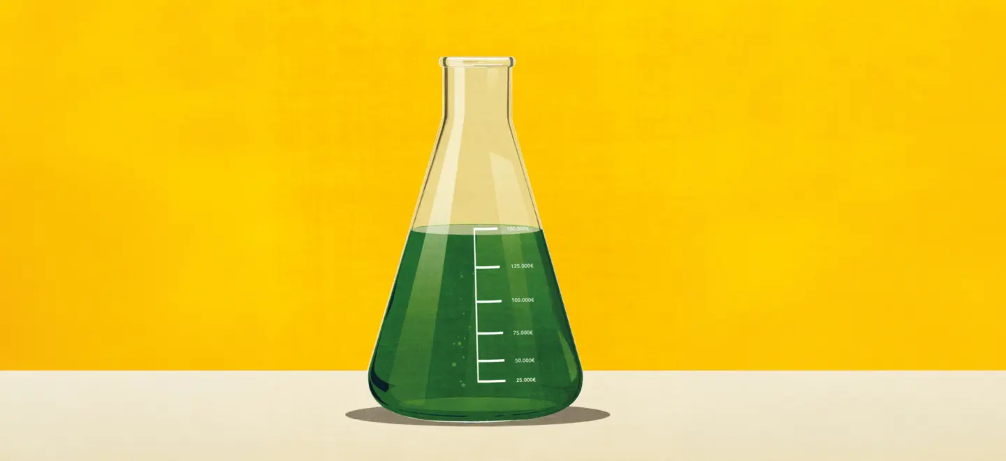 Illustration eines gläsernen Messbechers, der gefüllt ist mit grüner Füssigkeit.